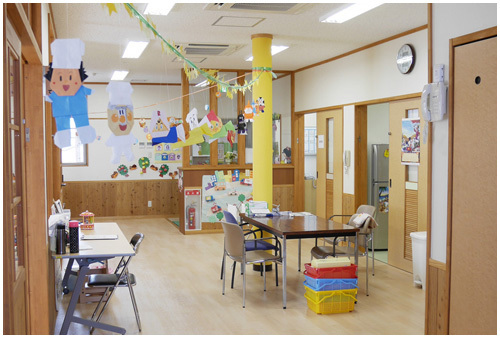 木材で統一された優しい内装 木戸病院　病児保育室「きどっこ」施設内部